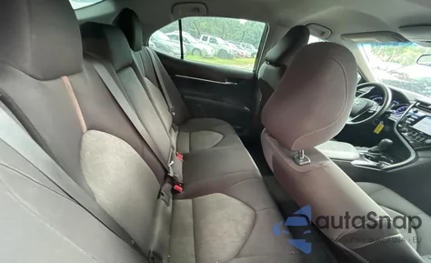 2020 Toyota Camry Le z USA, uszkodzony, nr VIN 4T1C11AK1LU999737